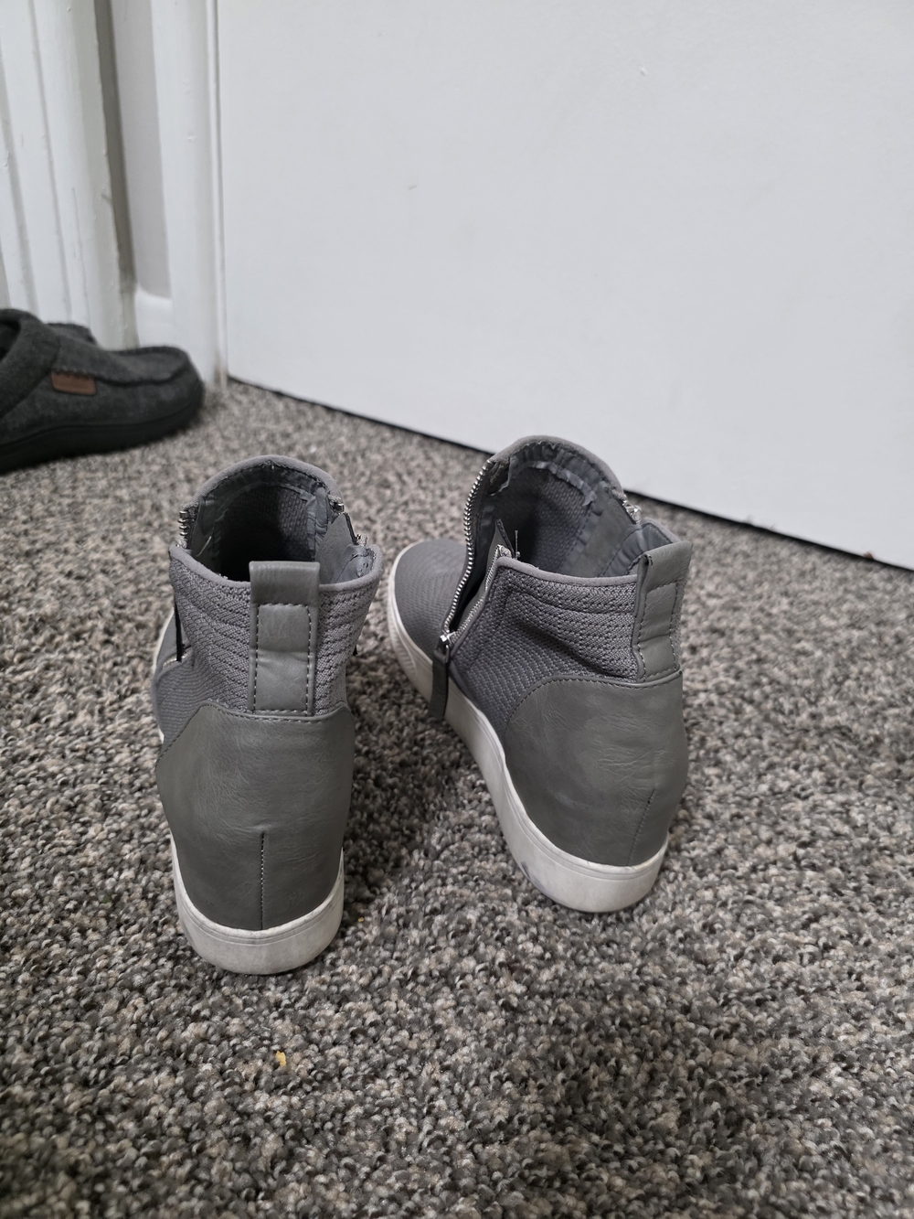 Gray High-Top Zip-Up SneakersSteve Madden Gray High-Top Zip Sneakers